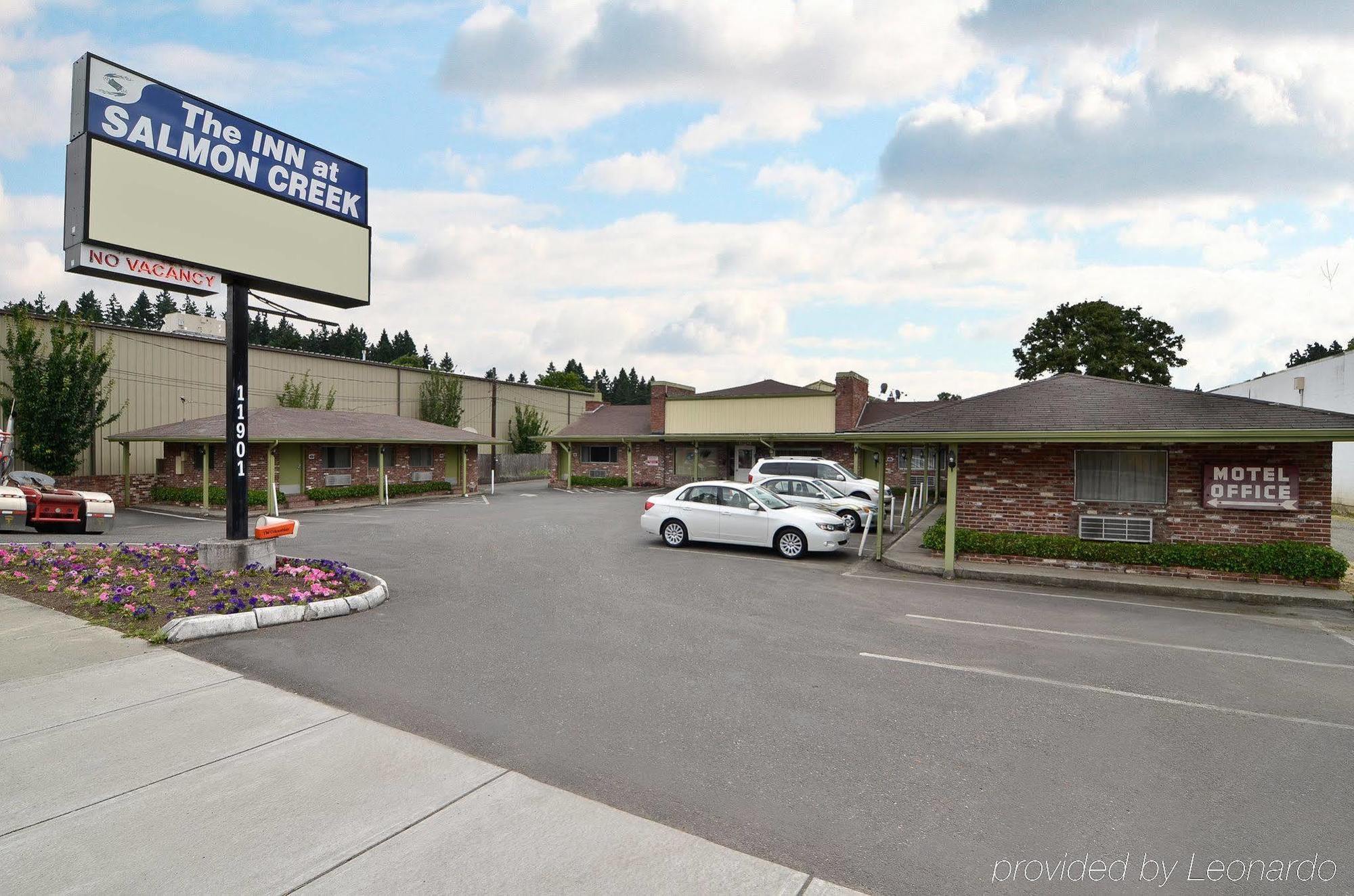 Inn At Salmon Creek Vancouver Esterno foto